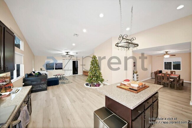 Foto del edificio - 34142 Dianthus Ln