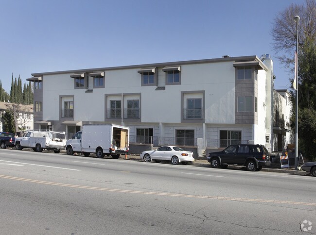 Building Photo - 5056 Laurel Canyon Blvd