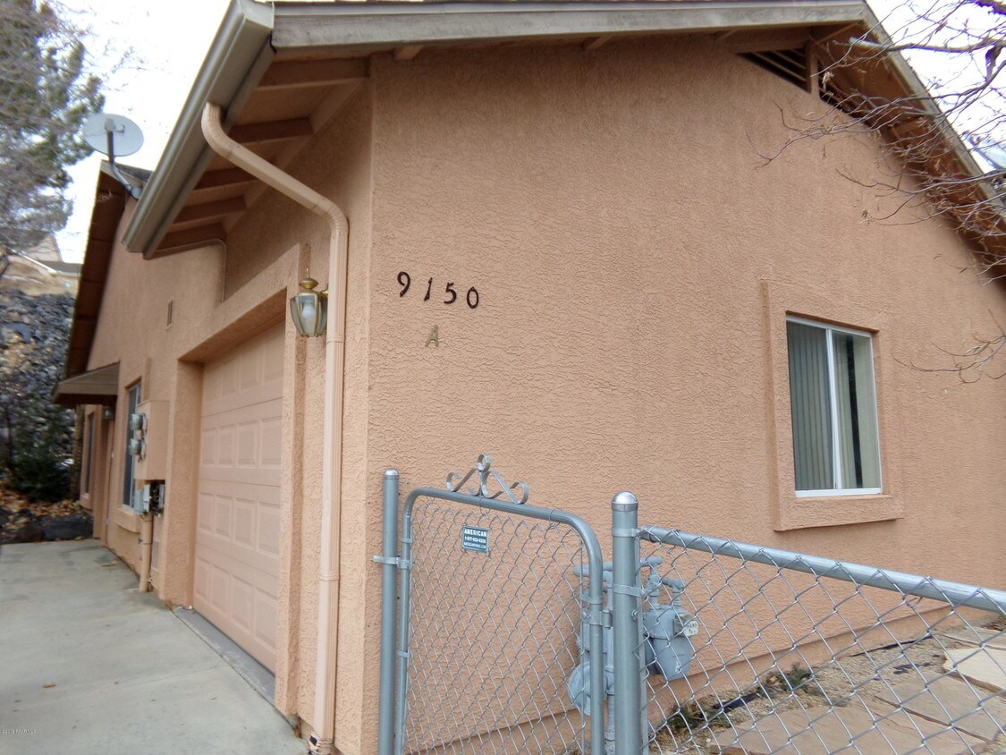 Primary Photo - 9150 E Lakeshore Dr