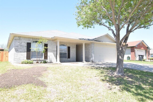 Building Photo - 1403 Saddle Dr