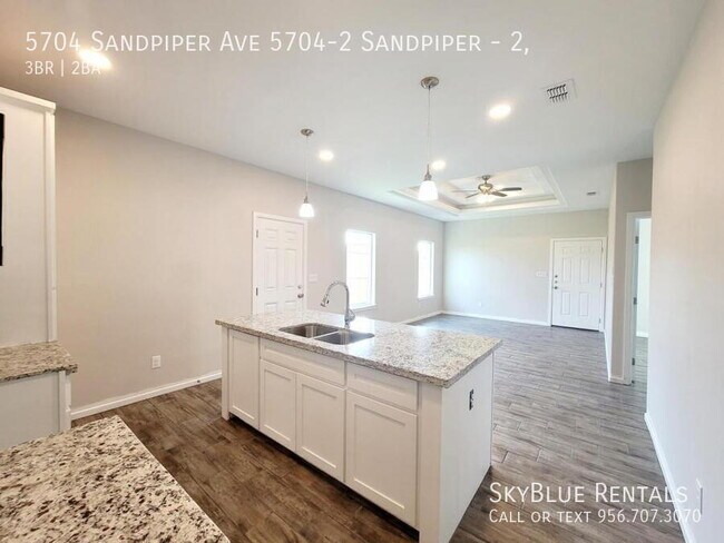 Building Photo - 5704 Sandpiper Ave
