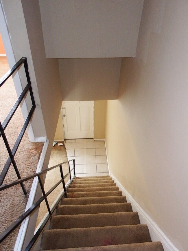 Foto del edificio - Three Bedroom Coming Soon!!!