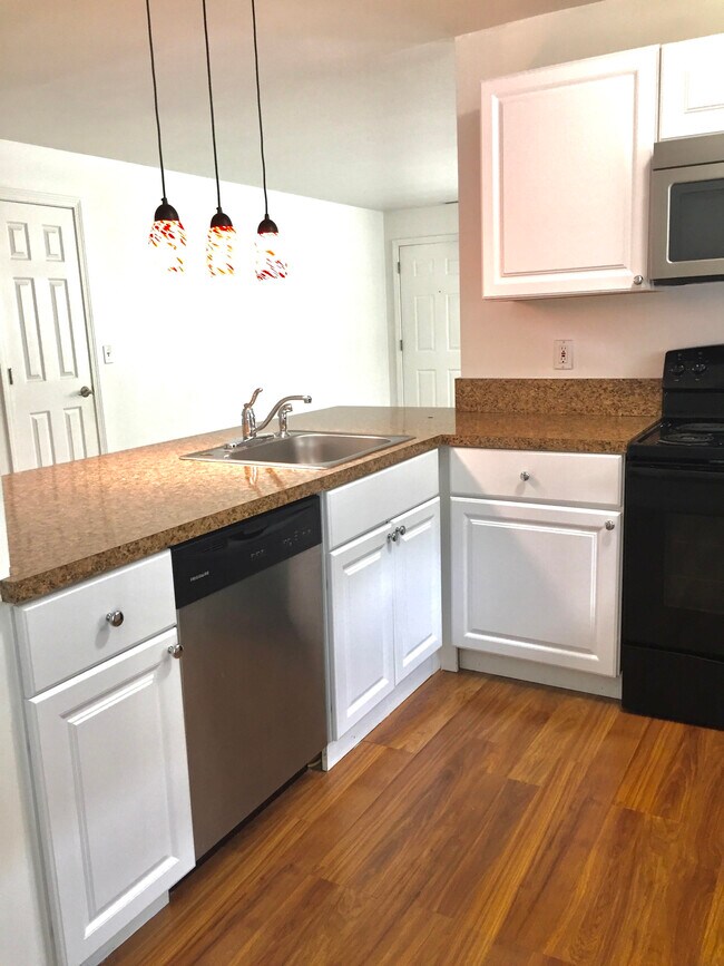 Foto del edificio - 120 Strawberry Hill Ave