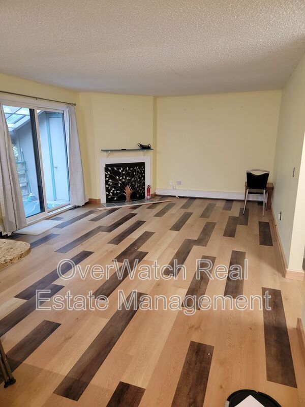 Building Photo - 3031 Lois Dr