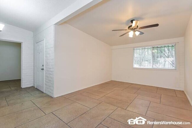 Building Photo - For Rent Newly Remodeled 974 W Hawaii Dr T...