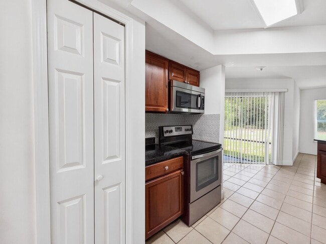 Building Photo - Annual rental offering privacy and space on 1.14 acres in Naples!