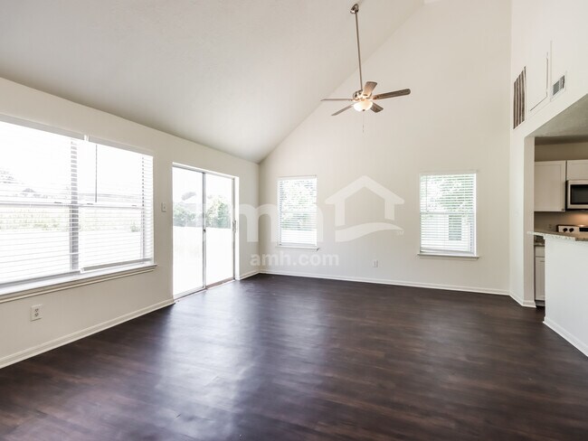 Foto del edificio - 13318 Hilltop Cir
