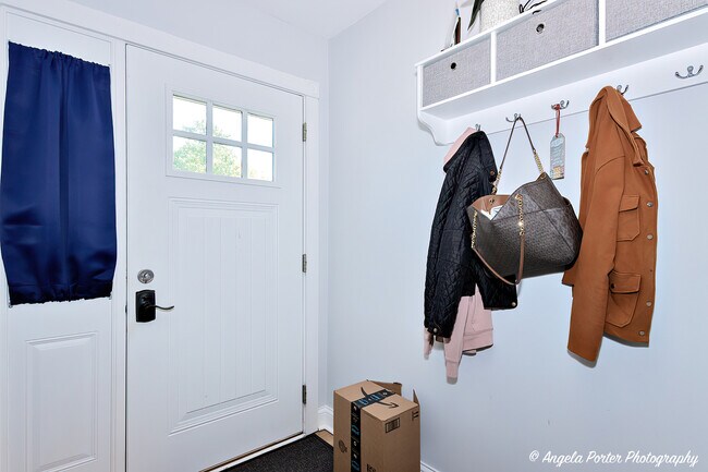 Building Photo - 515 Ginger Trail