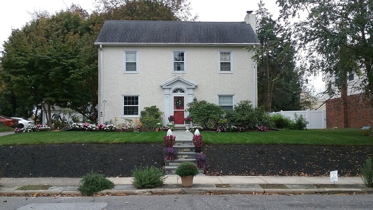 Primary Photo - 18 E Albemarle Ave