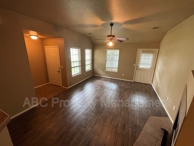Building Photo - 2810 Wildwood Dr