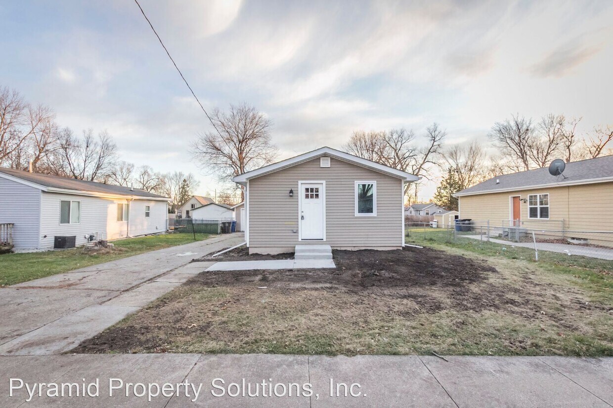 3 br, 1 bath House 3021 Mahaska Ave House Rental in Des Moines, IA