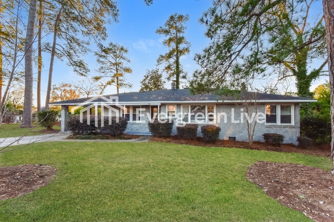 Foto del edificio - 568 Rainbow Cir