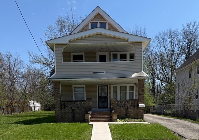 Building Photo - 3035 E 126th St