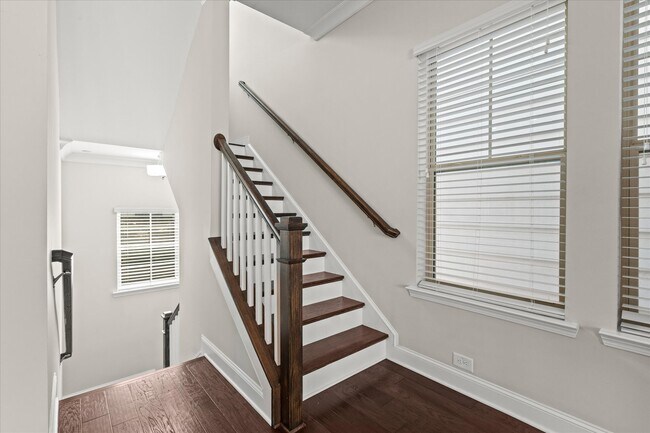 Foto del edificio - 545 Mirrormont Dr