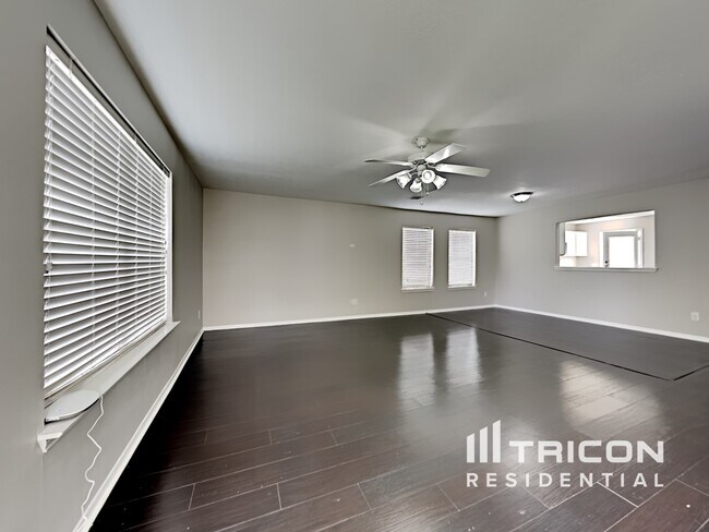 Foto del edificio - 6448 Mountain Pines Ln