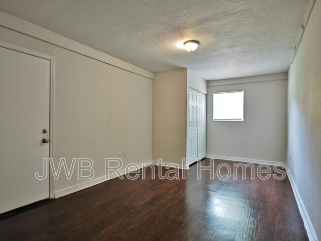 Foto del edificio - 4819 Irvington Ave