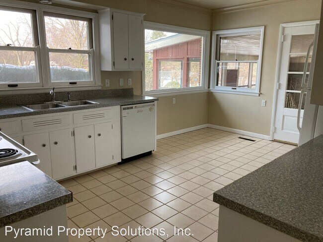 Building Photo - 3 br, 1.5 bath House - 3629 Park Ave