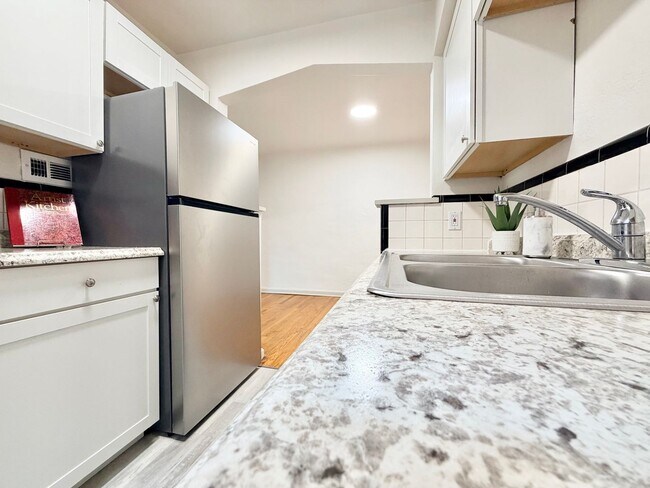 Foto del edificio - 6339-6339 Sutherland Ave