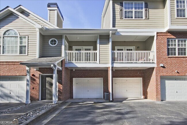 Foto del edificio - 8102 Woodland Ln
