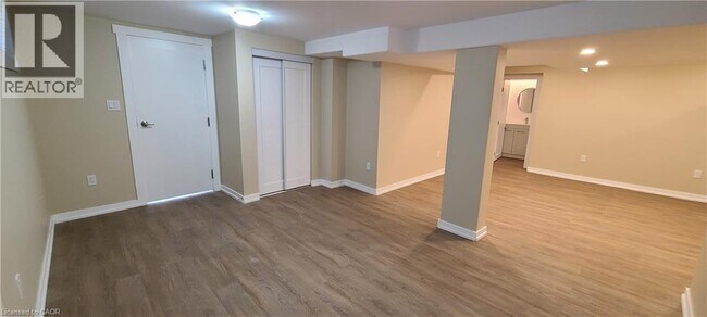Photo du bâtiment - 120 Elmwood Ave