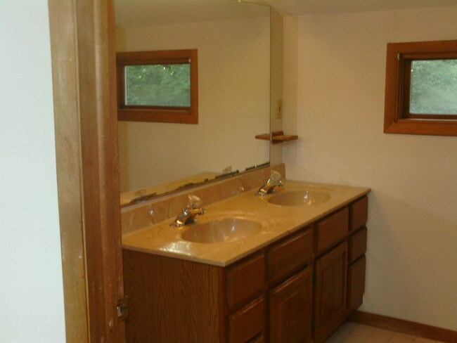 Building Photo - 3024 Dexter Rd