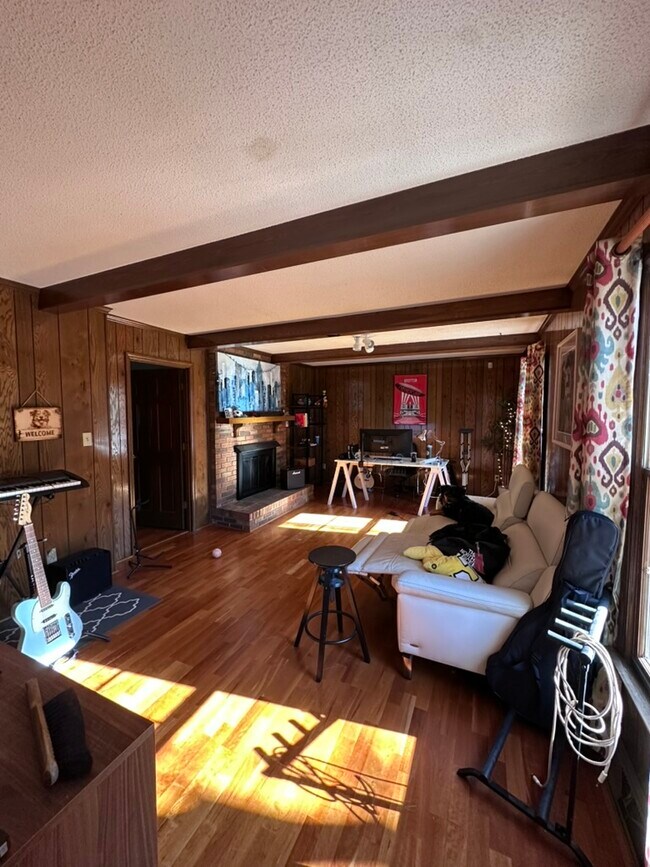 Building Photo - 929 Autumnwood Ln