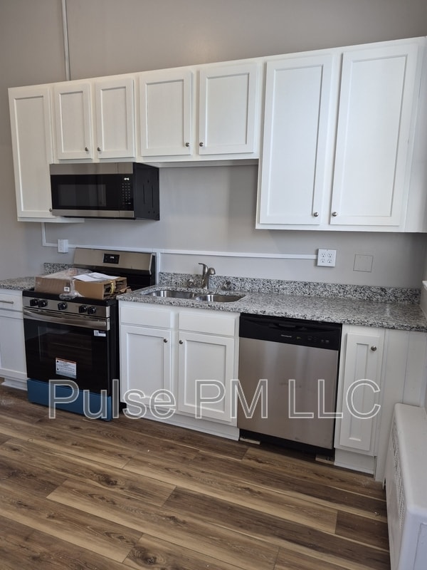Building Photo - 638-640 6th Avenue - 638-2