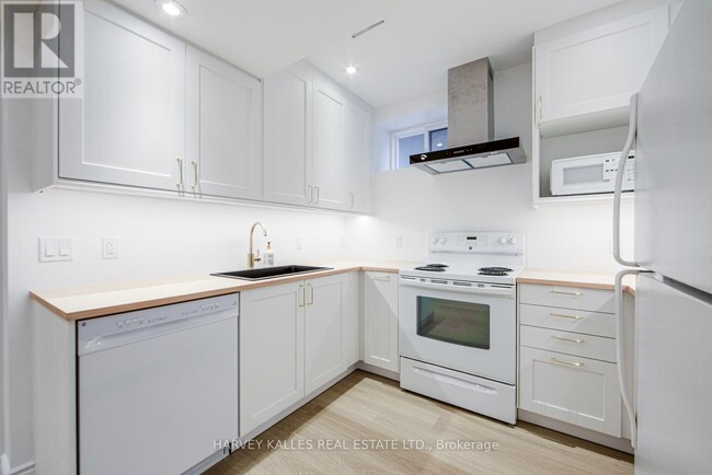 Building Photo - 33 Parkview Gardens