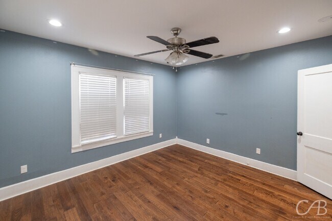 Building Photo - For lease