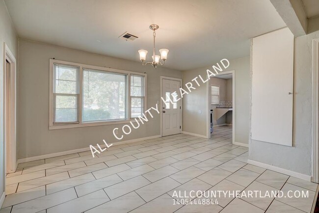 Photo - 2400 W Britton Rd House