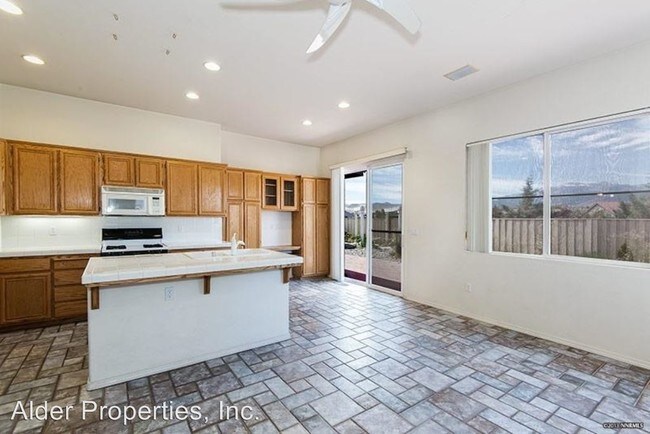 Building Photo - 9941 Northrup Dr