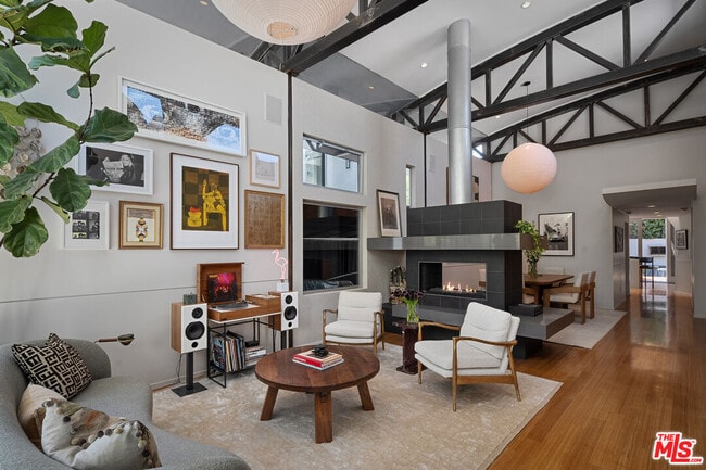 Foto del edificio - 8735 Dorrington Ave