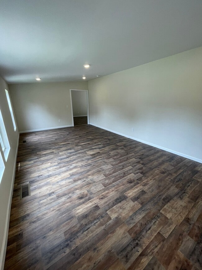 Building Photo - 1745 Bridgewater Dr