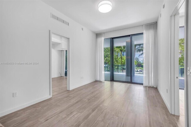 Foto del edificio - 2831 S Bayshore Dr