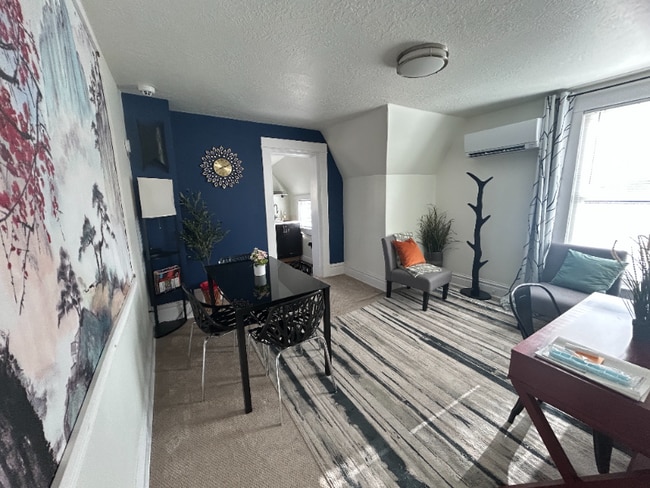 Building Photo - 859 S Grn St