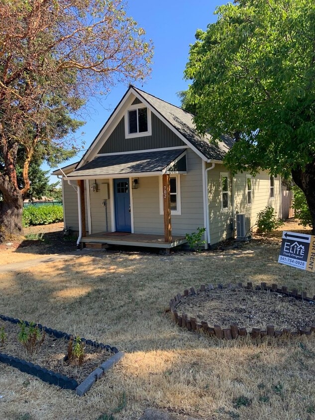 Primary Photo - Available Now: 3 bedroom ~ 1 bath one leve...