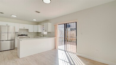 Building Photo - 710 SW 114th Ave