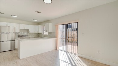 Building Photo - 710 SW 114th Ave