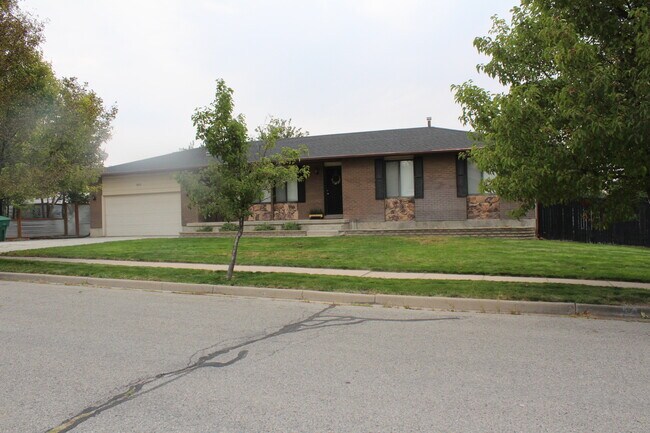 Building Photo - 3432 W Schorr Dr