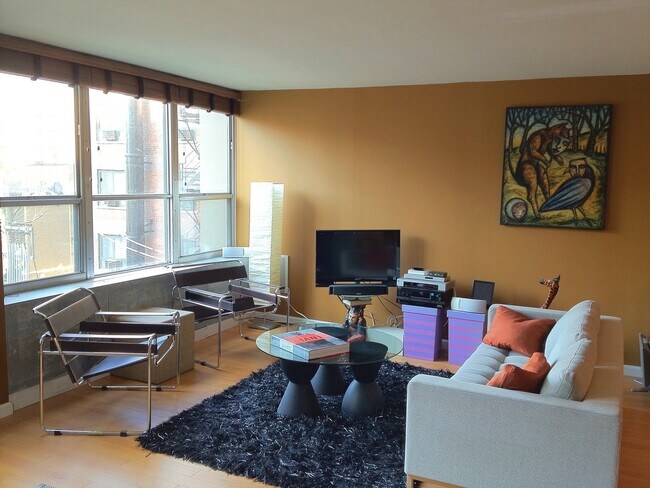 Foto del edificio - 655 W Irving Park Rd