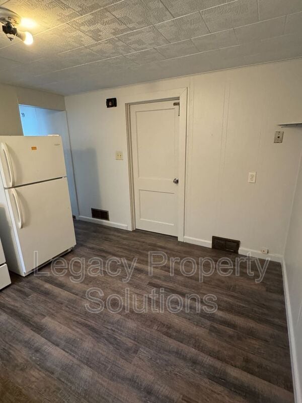 Building Photo - 408 2nd Ave NE