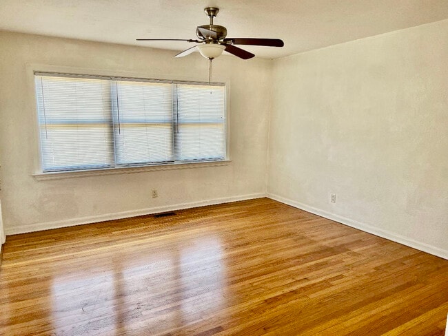 Building Photo - 604 N Kentucky Ave