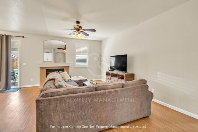 Foto del edificio - 3 bdrm 2 bth, East Lincoln large backyard