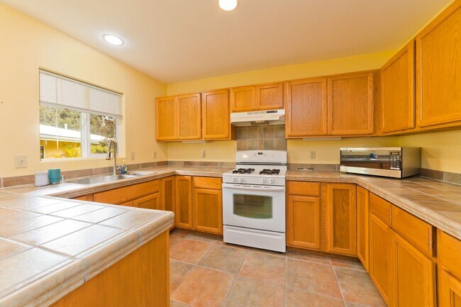 Foto del edificio - Pet Friendly 4 Bedroom Fine Country Living...