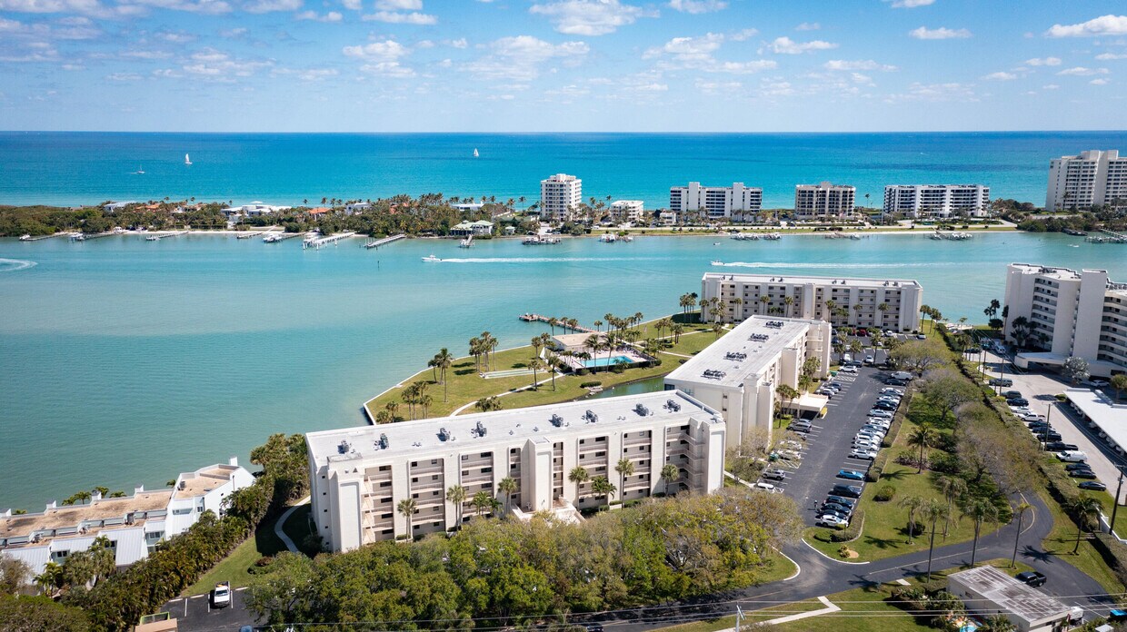 Primary Photo - 200 Intracoastal Pl