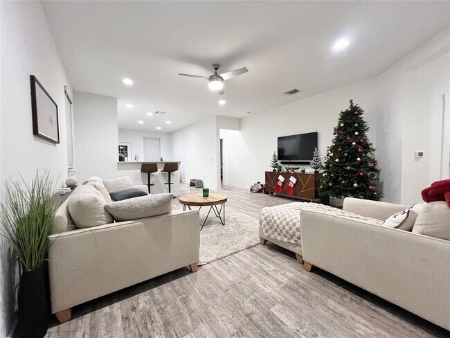 Foto del edificio - 2307 Langdale Ln