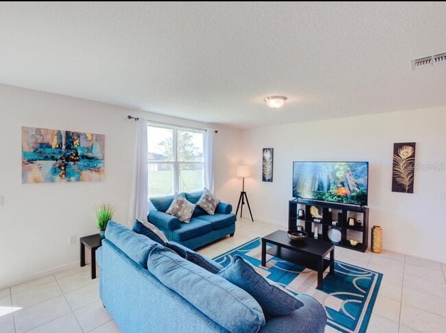 Building Photo - For Rent: Spacious 4 Bed, 2 Bath Home in P...