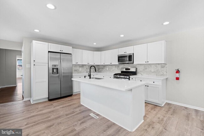 Foto del edificio - 205 Juniper Rd