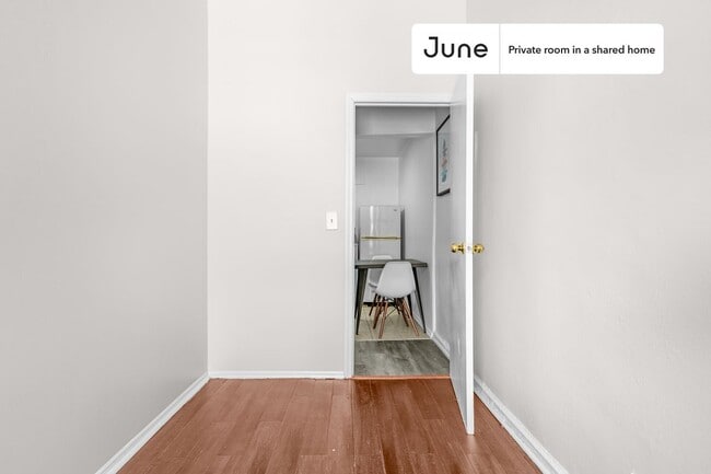 Building Photo - Room in Shared 3 bed/1 bath home