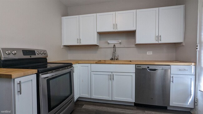 Foto del edificio - 3 br, 1.5 bath Townhome - 15 Foxworth Lane